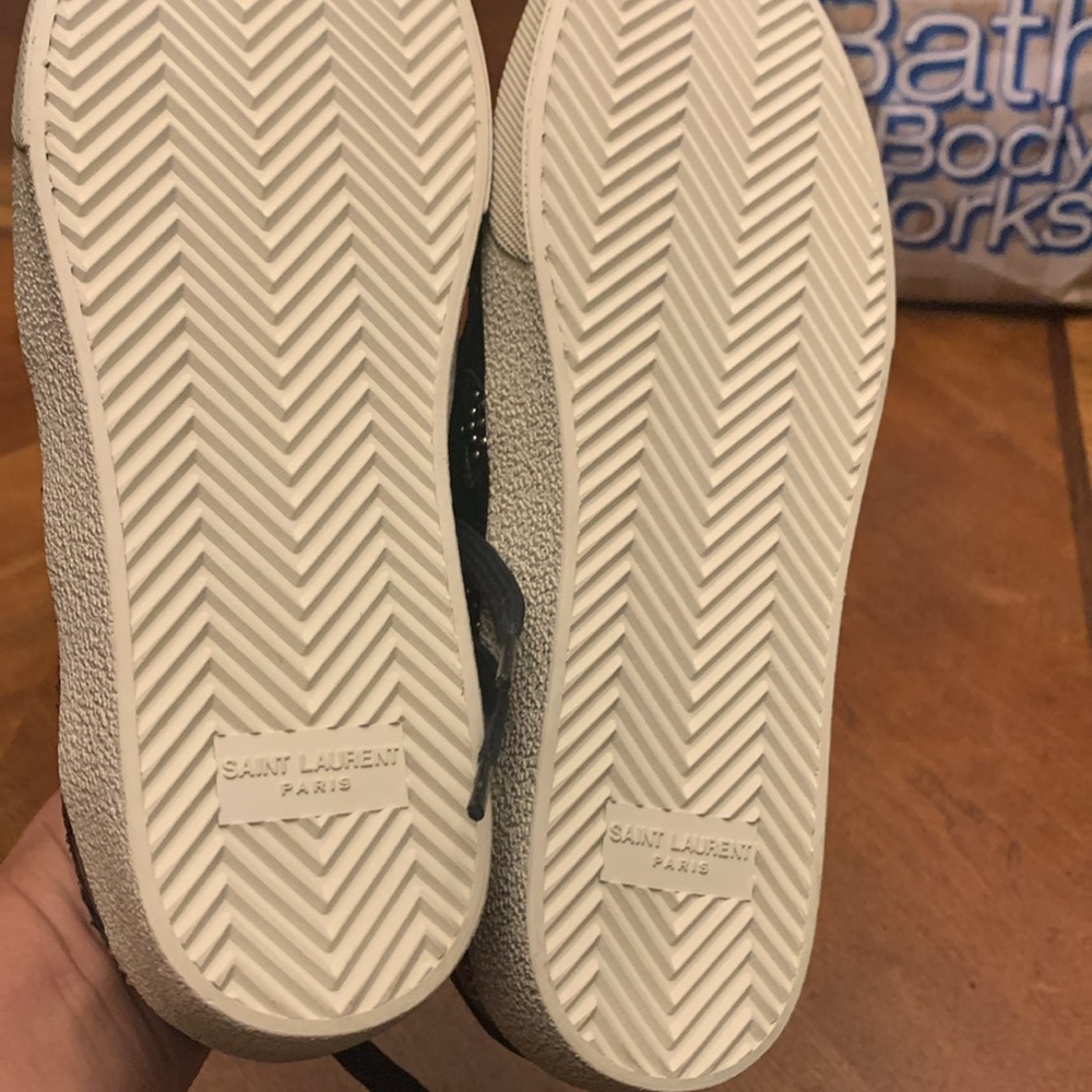 Yves Saint Laurent Black Leather Star Stud Low-Top Sneakers - Picture 7 of 9